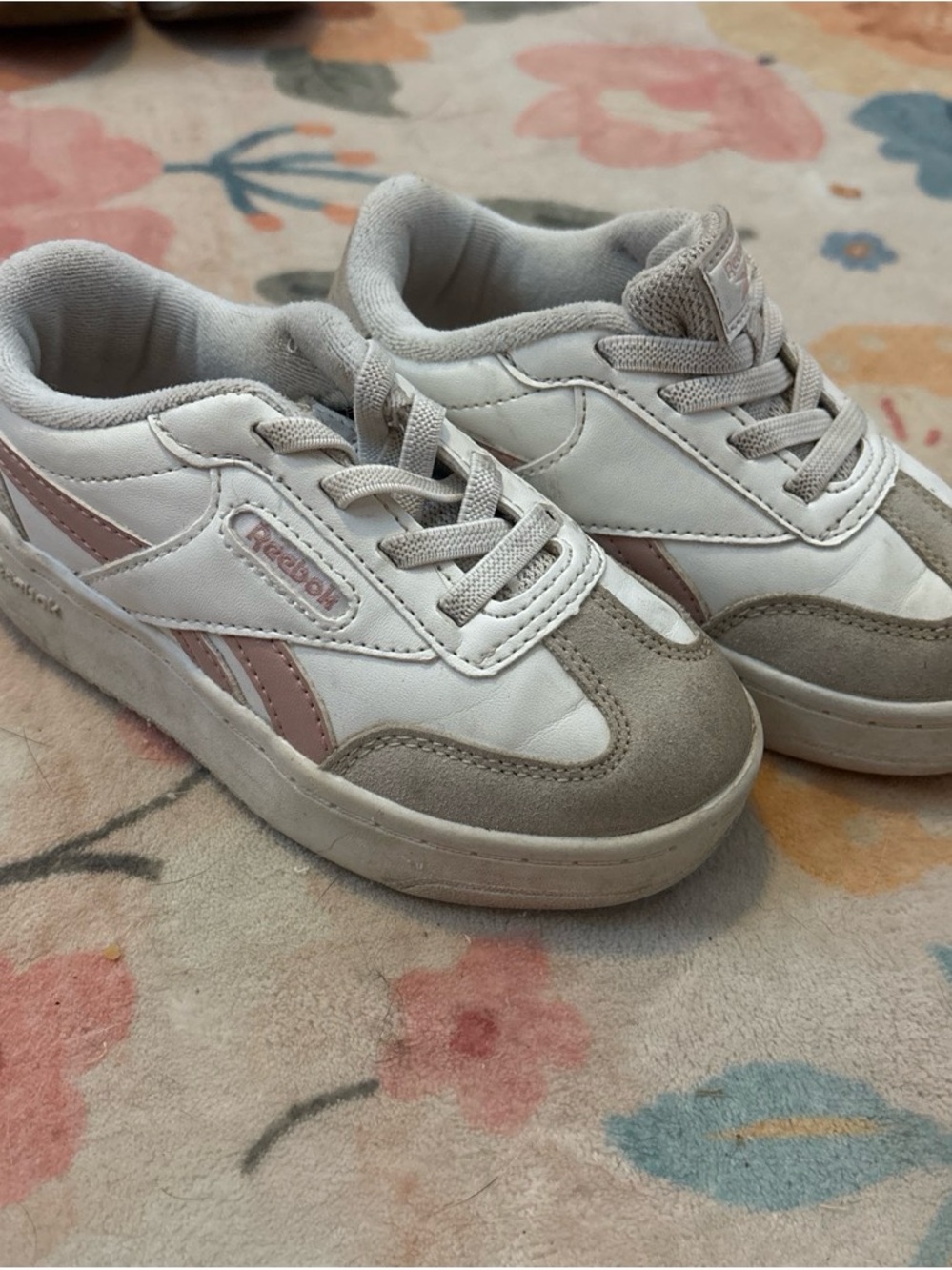 Reebok Kids Low-Top Sneakers in White, Light Pink and Beige